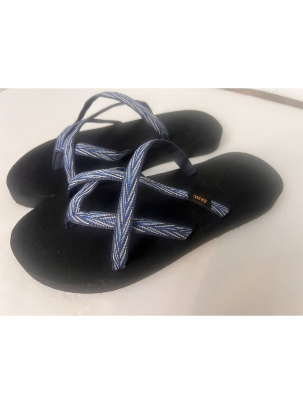 Teva Olowahu Sandals Women's 9 Blue Strappy Aztec Geo Slip On Flat Thong Slides